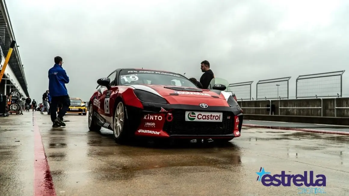 Estrella Digital es el patrocinador oficial del piloto madrileño José Antonio Gómez Gutiérrez (1)