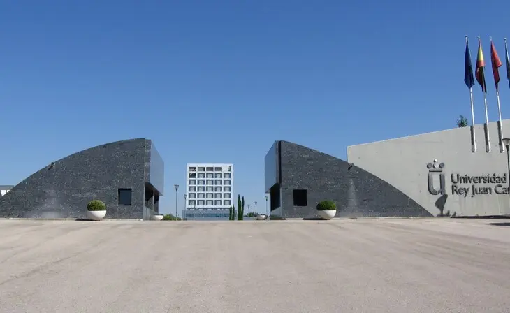 imagen de la entrada de la Universidad Juan Carlos I en Mostoles
