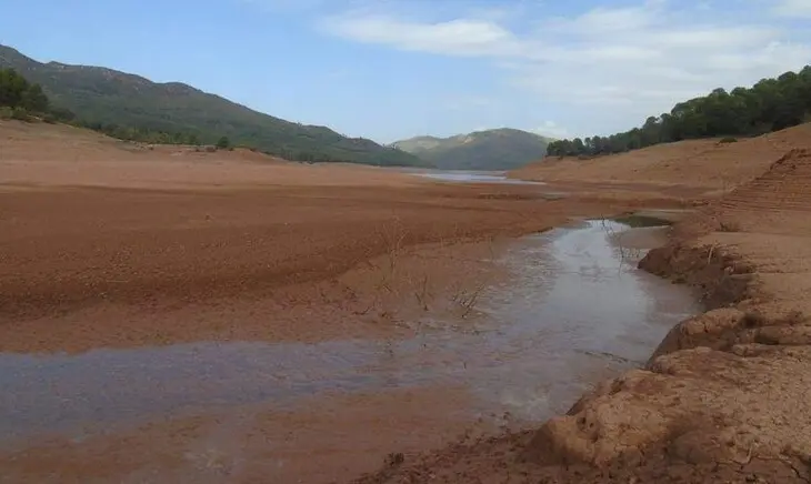 Imagen del Embalse de Trancos de Beas2 . Fuente Arboles mágicos