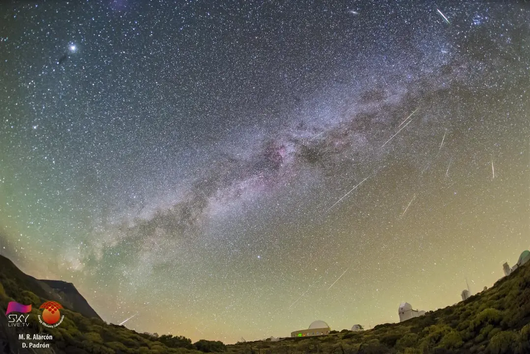 Perseidas desde el Observatorio del Teide (Credit: M. R. Alarcón / D. Padrón)