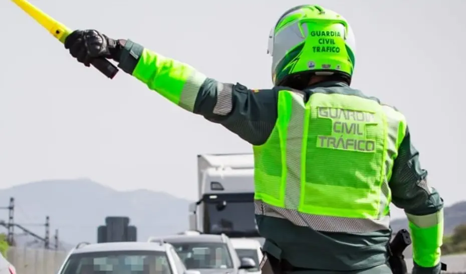 Guardia Civil regulando el tráfico (Foto de ARCHIVO)
