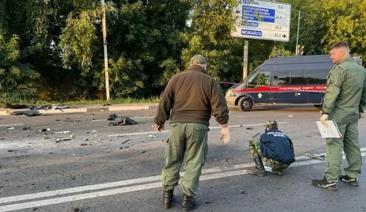 Investigadores inspeccionan el lugar del atentado Foto: RUSSIAN INVESTIGATIVE COMMITTEE