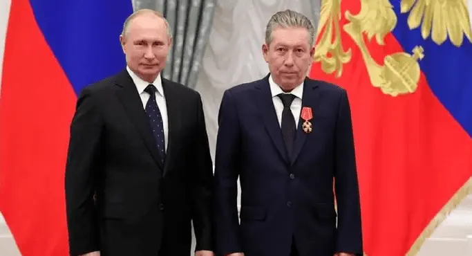 El presidente de la petrolera junto a Vladimir Putin. Fuente TASS