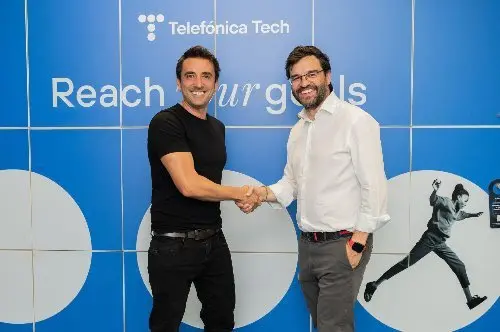 Izq. a dcha.: Xabi Uribe-Etxebarria, fundador y CEO de Sherpa.ai, y Gonzalo Martín-Villa, CEO de IoT y Big Data de Telefónica Tech.
