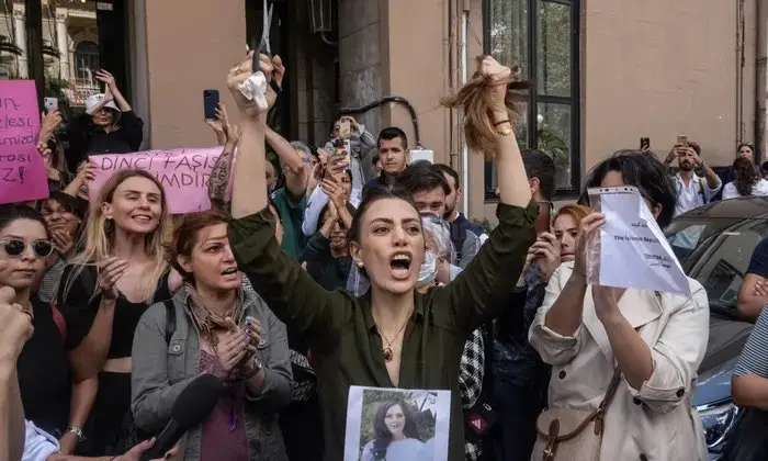 Mujeres de Irán protestan por la muerte de Masha Amini . Fuente El Nacional 