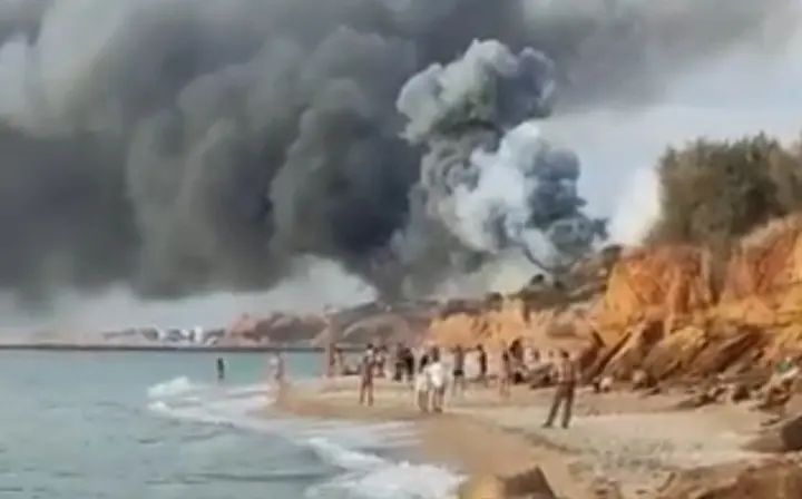 Imagen de las explosiones en la base militar en Crimea.  (Fuente:Faytuks twitter