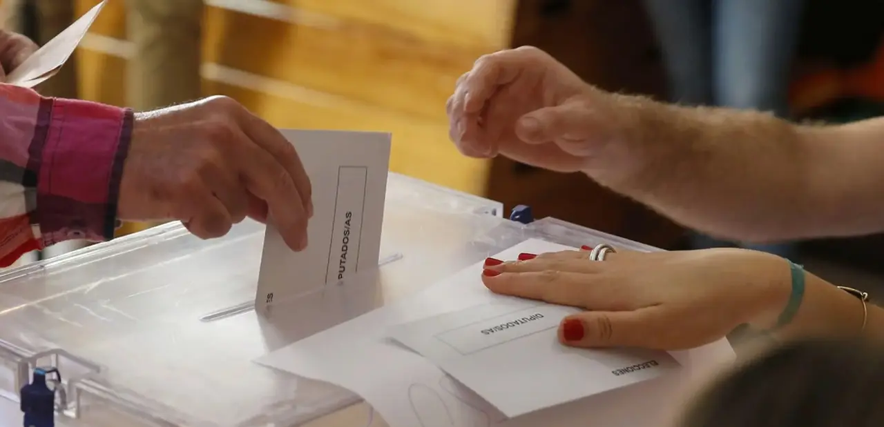 Votación en una urna