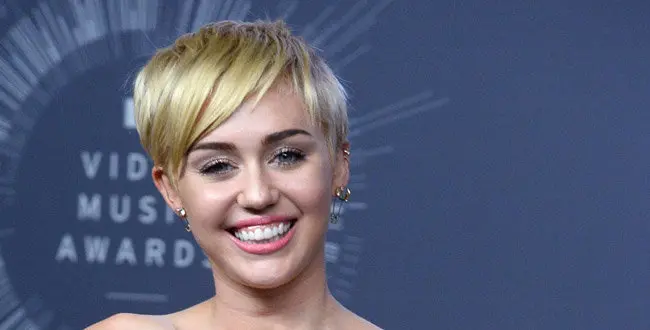 Singer Miley Cyrus, winner of Video of the Year award for "Wrecking Ball" poses backstage at the 2014 MTV Video Music Awards at the Forum in Inglewood, California on August 24, 2014. UPI/Jim Ruymen