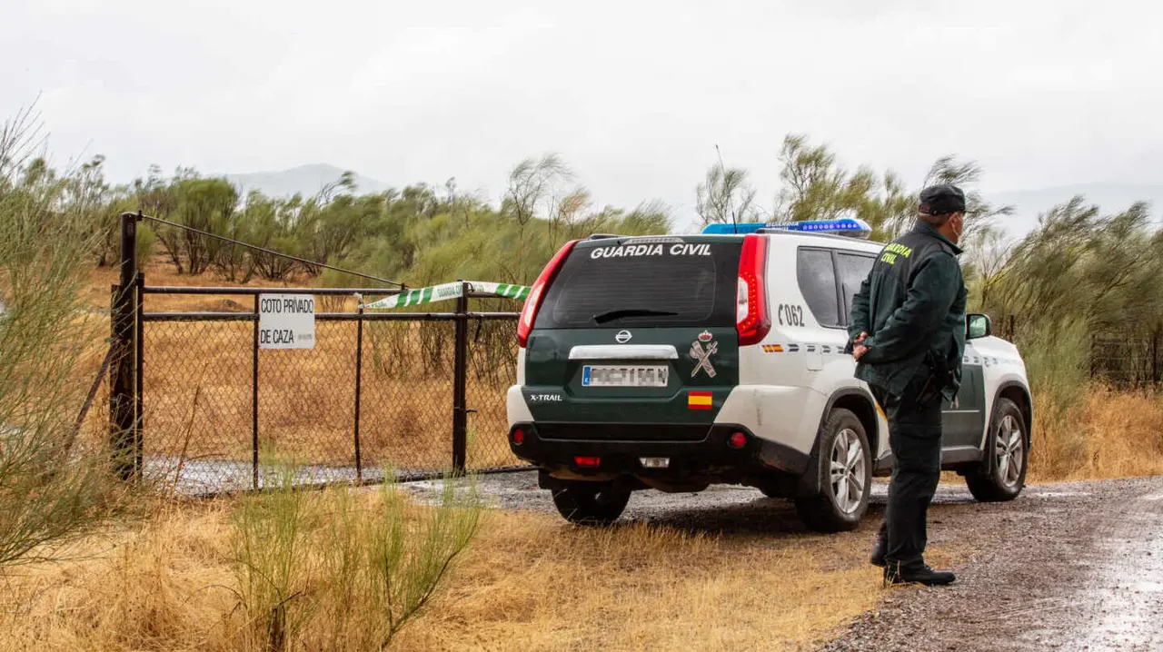 Agentes de la Guardia Civil en una finca propiedad de la familia de Eugenio D.H. de 28 años de edad y nacionalidad española, detenido por el presunto asesinato de Manuela Chavero, en Monesterio, Badajoz (España), a 18 de septiembre de 2020. Agentes del Equipo Central Inspecciones Oculares (ECIO) del Servicio de Criminalística de la Guardia Civil se han desplazado hasta la localidad pacense para sumarse a la búsqueda del cuerpo de Manuela Chavero, desaparecida en julio de 2016, en el marco de la investigación por la que ha sido detenido Eugenio D.H., quien se encuentra en dependencias del Instituto Armado en Zafra (Badajoz).
18 SEPTIEMBRE 2020;SUCESOS;ASESINATO
18/9/2020