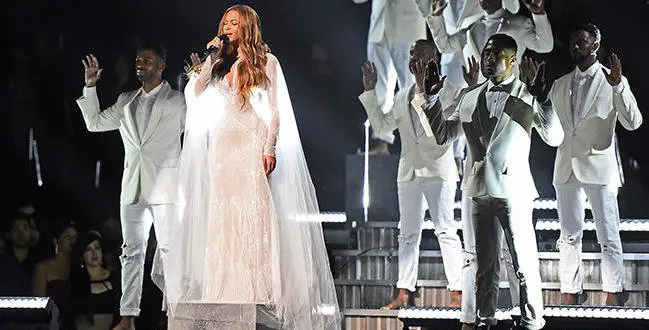 Beyoncé performs on stage at the 57th Annual Grammy Awards in Los Angeles February 8, 2015. AFP PHOTO / ROBYN BECK (Photo credit should read ROBYN BECK/AFP/Getty Images)