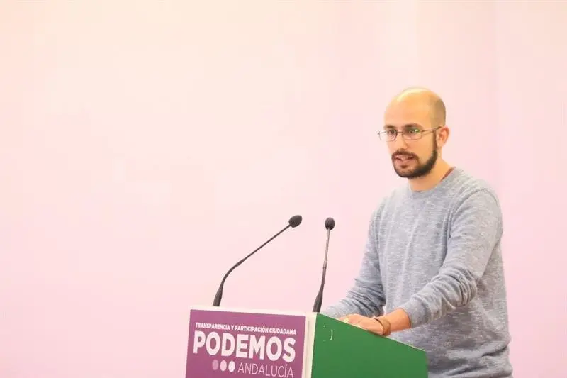 22/05/2017 El secretario de Comunicación de Podemos Andalucía, Pablo Pérez Ganfornina.
El responsable de la Secretaría Política y de Comunicación de Podemos Andalucía, Pablo Pérez Ganfornina, ha confirmado que la confluencia Adelante Andalucía continuará trabajando para armar una propuesta de confluencia de cara a las próximas elecciones municipales. "Adelante Andalucía ha tenido su primer hito en las elecciones autonómicas, ahora vamos a un nuevo hito en las elecciones municipales, sí o sí", ha dicho.
ESPAÑA EUROPA ANDALUCÍA POLÍTICA
EUROPA PRESS/PODEMOS