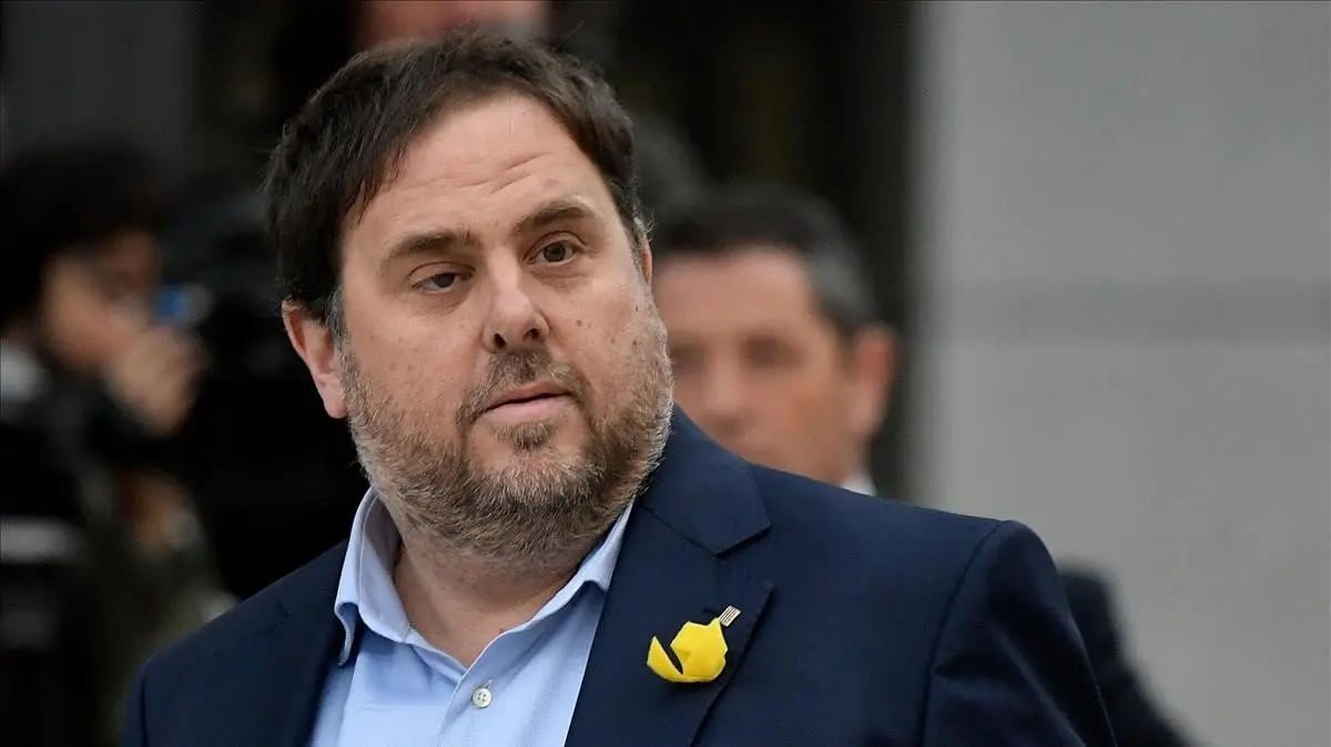 Catalan deposed regional vice president Oriol Junqueras arrives at the National Court in Madrid on November 2 2017 to be questioned over his efforts to spearhead Catalonia s independence drive Spain is set for another day of high drama in the Catalonia crisis with a judge in Madrid to grill the deposed leaders of the region s separatist government AFP PHOTO GABRIEL BOUYS