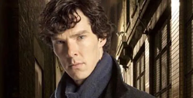 In this publicity image released by PBS, Benedict Cumberbatch portrays Sherlock Holmes in "Sherlock," a fast-paced, witty take on the legendary Sherlock Holmes crime novels, set in present day London, premiering Sunday, Oct. 24, 2010 on PBS. (AP Photo/PBS) TELETIPOS_CORREO:%%%,ENT,%%%,%%%
