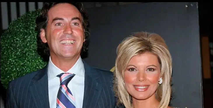 LA PRESENTADORA DE TV TERELU CAMPOS CON SU NOVIO EL PERIODISTA JOSE MANUEL ESTRADA PIPI POSANDO DURANTE SU 40 CUMPLEA OS EN MADRID JG KORPA 31 08 2005 MADRID Local Caption 40 TH BIRTHDAY TO TV PRESENTER TERELU CAMPOS IN MADRID THIS PICTURED TERELU CAMPOS WITH HER BOYFRIEND JOSE MANUEL ESTRADA PIPI