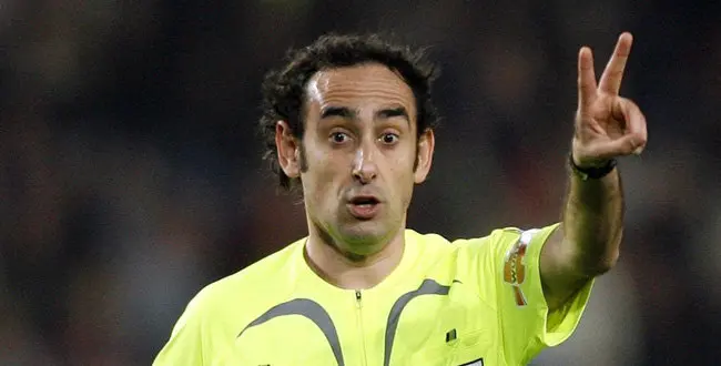 08/06/2012 El Árbitro Español Iturralde González.
El ex árbitro internacional español Iturralde González afirmó este viernes que prefiere que su colega "Velasco Carballo pite la final" de la Eurocopa de Ucrania y Polonia el próximo 1 de julio "a que la juegue España".
DEPORTES
REUTERS