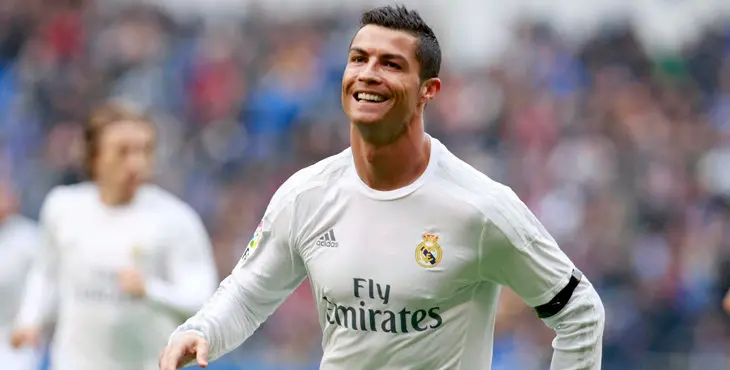 GRA277. A CORUA, 14/05/2016.- El delantero portugus del Real Madrid Cristiano Ronaldo celebra el primer gol marcado ante el Deportivo, durante el partido de la 38 y ltima jornada de Liga de Primera Divisin que se juega tarde en el estadio de Riazor, en A Corua. EFE/Cabalar