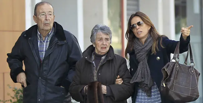 LA ACTRIZ LIDIA BOSCH CON SUS PADRES POR LAS CALLES DE MADRID
29/01/2013
MADRID