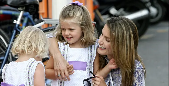 LA PRINCESA DE ASTURIAS LETIZIA ORTIZ Y SUS HIJAS LAS INFANTAS LEONOR Y SOFIA DE BORBON EN MALLORCA
PALMA DE MALLORCA 08/08/2009