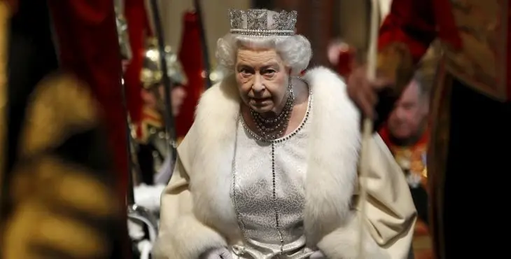 Britain's Queen Elizabeth arrives at the Norman Porch of the Palace of Westminster for the State Opening of Parliament, London in this May 9, 2012 file photo. The Queen is expected to become the longest serving British monarch on September 9, 2015. She will pass the record set by her great-great-grandmother Queen Victoria with more than 63 years on the throne. REUTERS/Suzanne Plunkett FROM THE FILES PACKAGE "LONG LIVE THE QUEEN"SEARCH "LONG LIVE QUEEN" FOR ALL 23 IMAGES