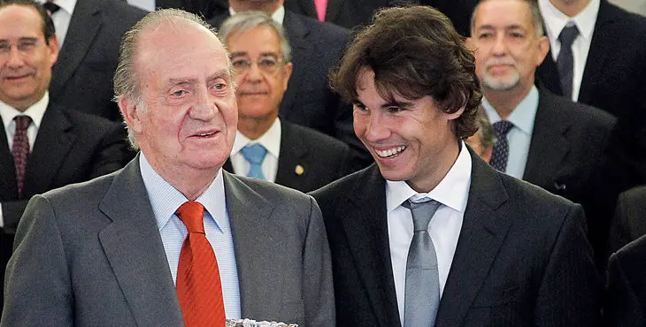 MADRID, SPAIN - FEBRUARY 14: King Juan Carlos (2L) and Queen Sofia of Spain (L) meet tennis players Rafael Nadal (2R) and David Ferrer (R) at Zarzuela Palace on February 14, 2012 in Madrid, Spain. (Photo by Pablo Blazquez Dominguez/WireImage)