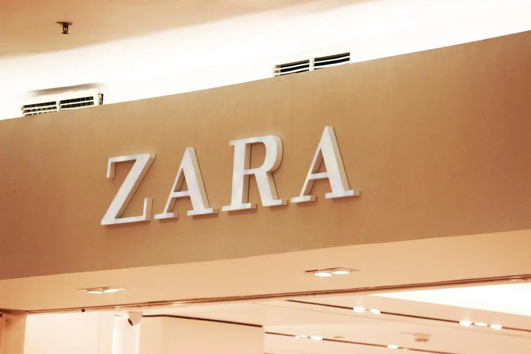 Imagen del interior de una tienda de Zara. Fuente Highlight