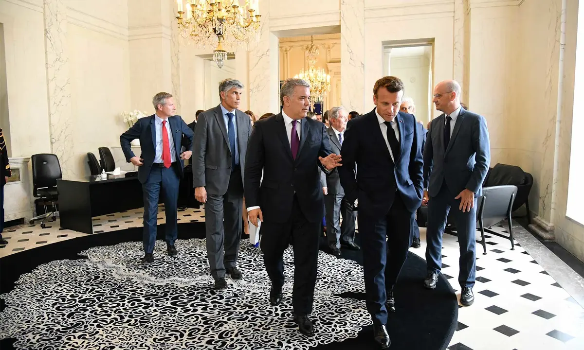 El Presidente Iván Duque fue recibido este miércoles por el Mandatario de Francia, Emmanuel Macron, con quien dialogó sobre comercio, energía, emprendimiento, cambio climático, seguridad y crisis migratoria.