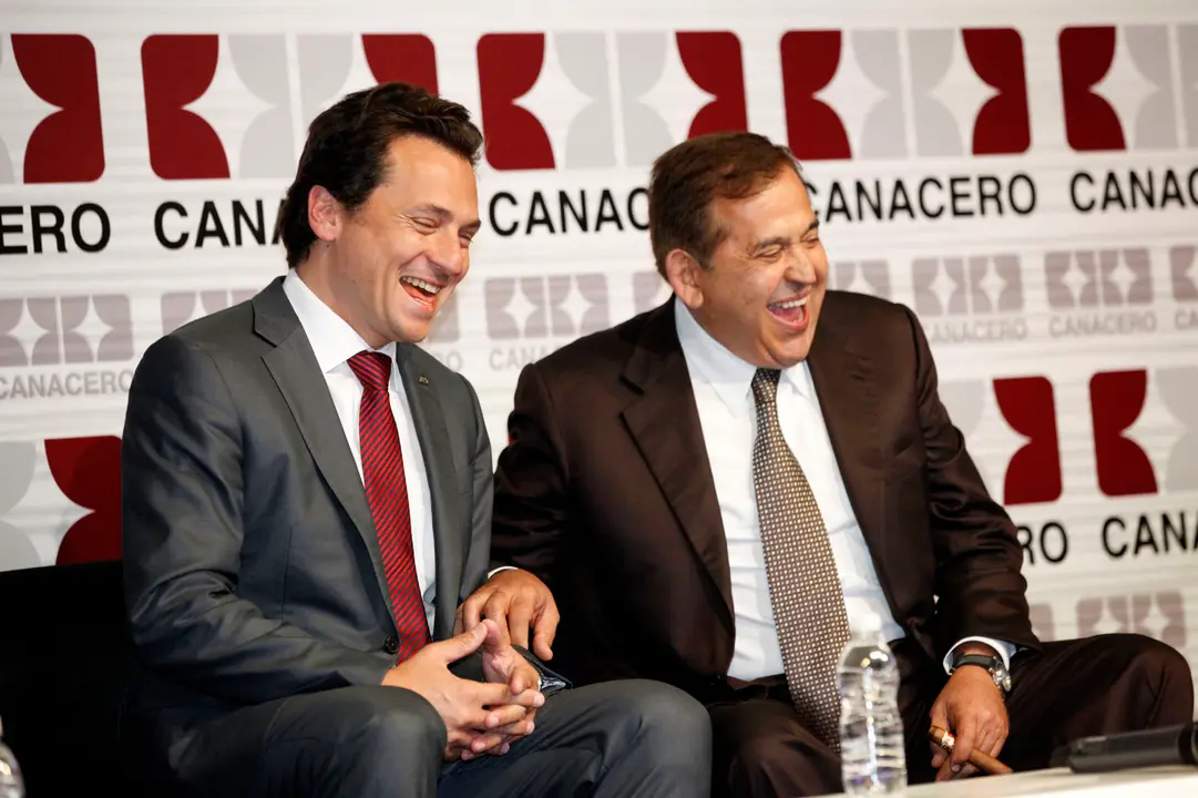 90528132. México, 28 May 2019 (Notimex-Javier Lira).- El exdirector de Pemex, Emilio Lozoya Austin, y Alonso Ancira, dueño de Altos Hornos de México, pasaron de formar parte de los altos círculos políticos y empresariales, a ser requeridos por la justicia debido a presuntos actos de corrupción por la empresa brasileña Odebrecht.
NOTIMEX/FOTO/ARCHIVO-NTX/JAVIER LIRA/JLO/CLJ/