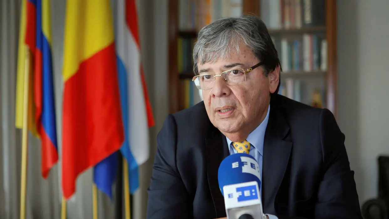 GRAF7649. BRUSELAS, 20/09/2018.- El canciller colombiano, Carlos Holmes Trujillo, durante la rueda concedida hoy a Efe en Bruselas, en la que confió que la Unión Europea (UE) otorgue un apoyo adicional ante la crisis migratoria sin precedentes que afronta Colombia por la salida de venezolanos que huyen de la precaria situación que vive su país. EFE/José Villalgordo