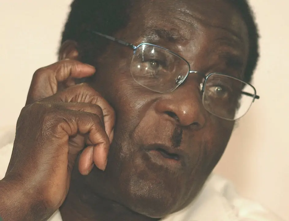 90906017. México, 6 Sep 2019 (Notimex-Acervo NTX).- A la edad de 95 años, murió Robert Mugabe, primer presidente de Zimbabue que logró la independencia de su país en 1980, el cual gobernó 37 años hasta que anunció su renuncia en 2017. México, 19 de julio de 2002.
NOTIMEX/FOTO/ACERVO NTX/POL/