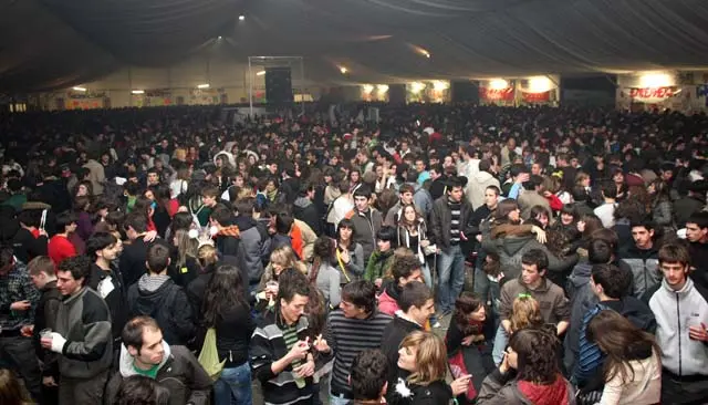 *A: JOSE CARLOS CORDOVILLA - FOTO DIGITAL
*P:
*L: PAMPLONA
*T: CARPA UNIVERSITARIA. NOCHE