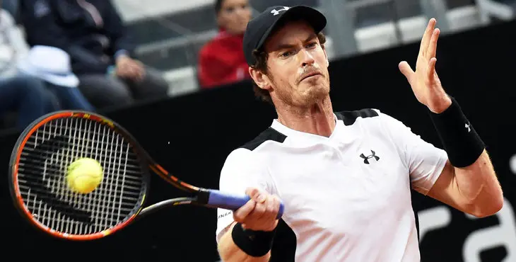 . Rome (Italy), 15/05/2016.- Britain's Andy Murray returns the ball to Serbia's Novak Djokovic during their men's final of the Italian Open tennis tournament at the Foro Italico in Rome, Italy, 15 May 2016. (Tenis, Roma, Italia) EFE/EPA/CLAUDIO ONORATI