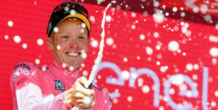 . Corvara (Italy), 21/05/2016.- Dutch rider Steven Kruijswijk of Team LottoNL - Jumbo celebrates on the podium wearing the overall leader's pink jersey after the 14th stage of the Giro d'Italia cycling race over 210km from Alpago to Corvara, Italy, 21 May 2016. (Ciclismo, Italia) EFE/EPA/ALESSANDRO DI MEO