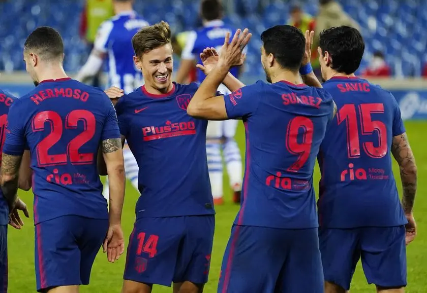 Soccer Football - La Liga Santander - Real Sociedad v Atletico Madrid - Reale Arena, San Sebastian, Spain - December 22, 2020 Atletico Madrid's Marcos Llorente celebrates scoring their second goal with teammates REUTERS/Vincent West