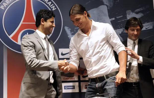 Paris Saint-Germain (PSG) football club's newly recruited Sweden striker Zlatan Ibrahimovic (C), Paris Saint-Germain (PSG) football club's chairman Nasser Al-Khelaifi (L) and PSG's Brazilian sporting director Leonardo arrive to give a press conference as part of Ibrahimovic's official presentation at the Parc des Princes on July 18, 2012 in Paris. AFP PHOTO / BERTRAND GUAY