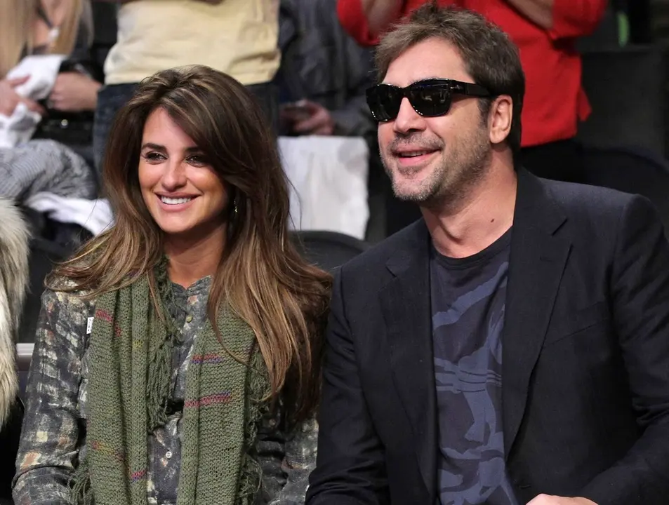 Actors Penelope Cruz and Javier Bardem attend a game between the Miami Heat and the Los Angeles Lakers at Staples Center on December 25, 2010 in Los Angeles, California.
Celebrities At The Lakers Game
Staples Center
Los Angeles, CA United States
December 25, 2010
Photo by Noel Vasquez/Getty Images North America
To license this image (62895536), contact WireImage.com