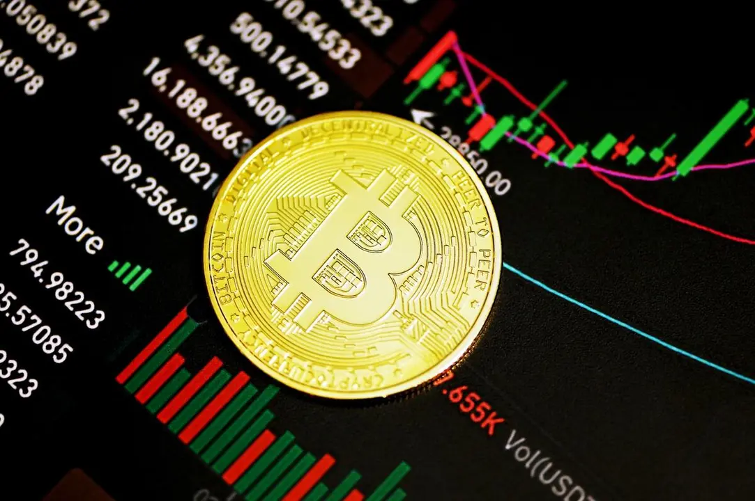 Imagen de una moneda virtual. Fuente Kancharana Unplash