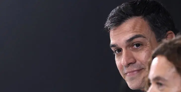GRA044. MADRID, 31/05/2016.- El secretario general del PSOE y candidato socialista a la Presidencia del Gobierno, Pedro Sánchez, durante la reunión que ha mantenido hoy con su equipo de expertos para presentar los compromisos del PSOE para lograr un sí al gobierno del cambio el 26J. EFE/Javier Lizón