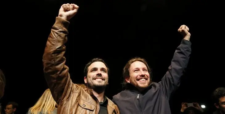 GRA376. MADRID, 09/05/2016.- Los líderes de Podemos, Pablo Iglesias (d), y de Izquierda Unida, Alberto Garzón (i), salen de la sala Mirador, donde celebran un encuentro ciudadano, para atender a los medios tras el preacuerdo electoral alcanzado por ambas formaciones para presentarse a los comicios del 26 de junio. EFE/Ballesteros