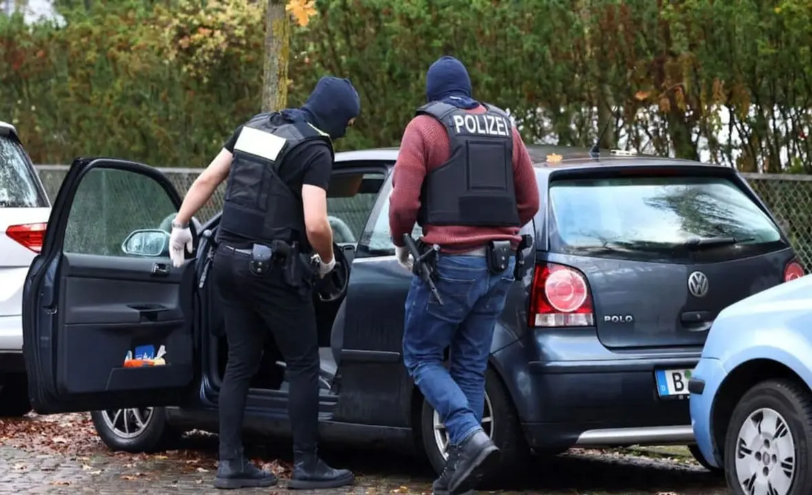 La policía alemana durante la operación. Fuente: Reuters