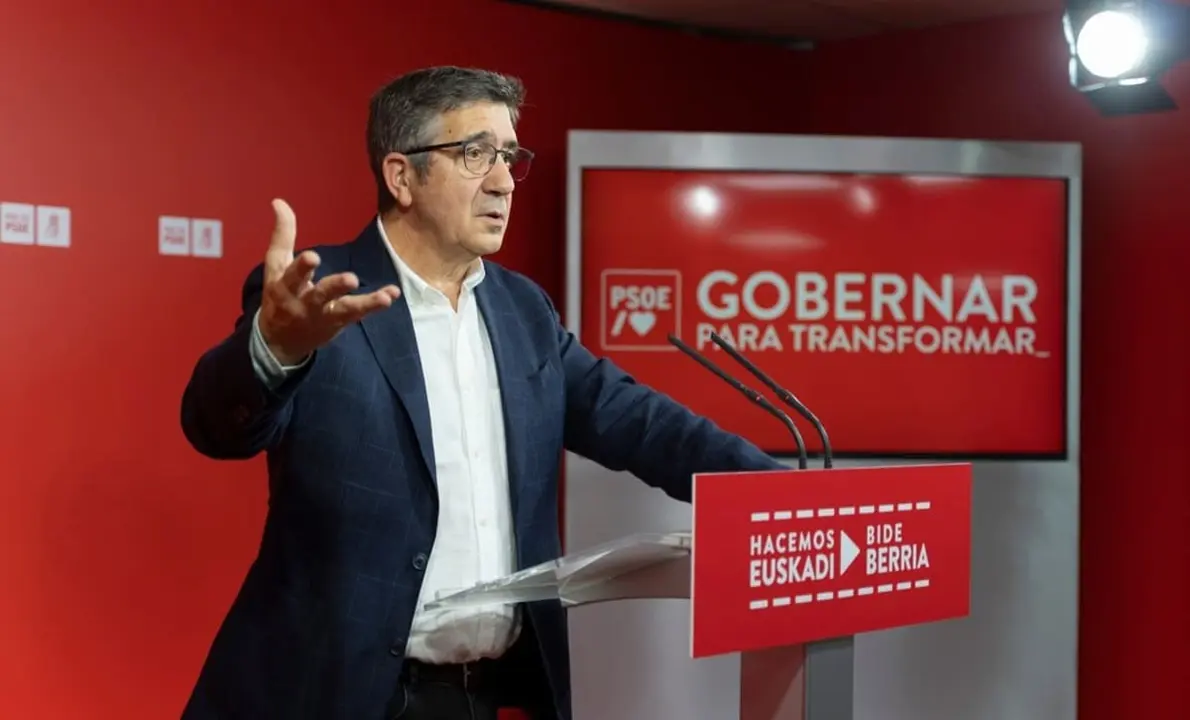 El portavoz del PSOE en el Congreso, Patxi López, durante una comparecencia