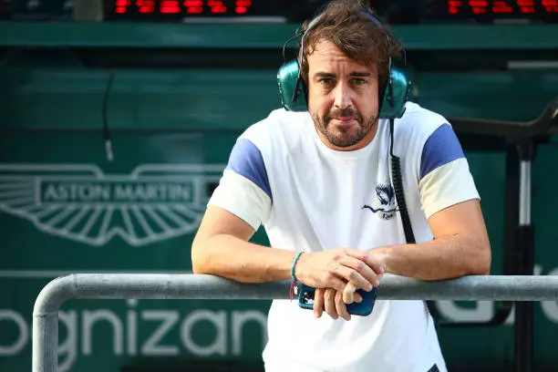 Fernando Alonso con Aston Martin | Fuente: Getty Images