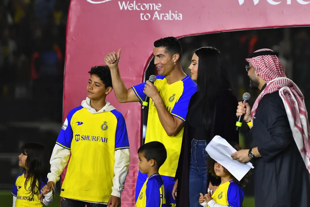 Cristiano Ronaldo y su familia en la presentación con el Al-Nassr | Fuente: Getty Images