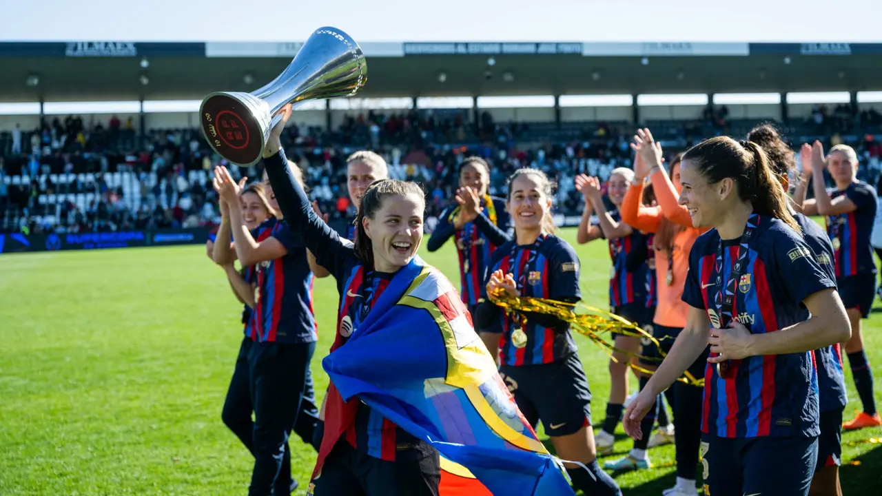 El FC Barcelona celebra la Supercopa de España Femenina | Fuente: @FCBfemeni