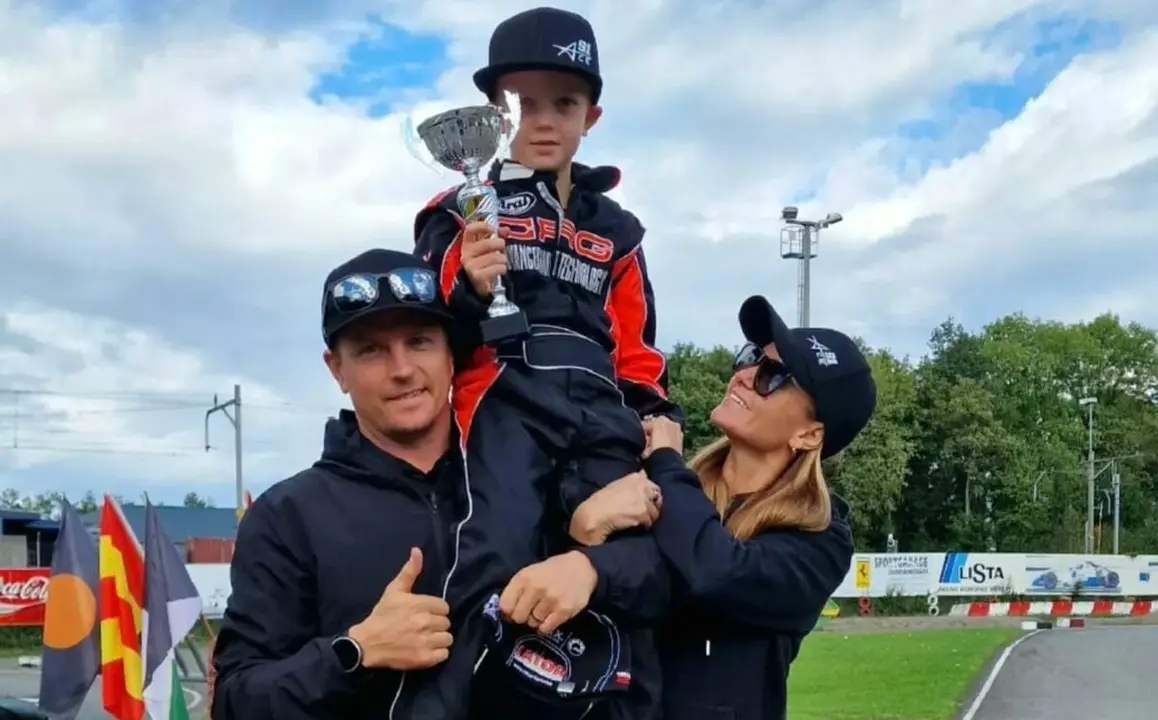 Kimi Räikkönen, Robin Ace y Minttu Räikkönen | Fuente: @kimimatiasraikkonen