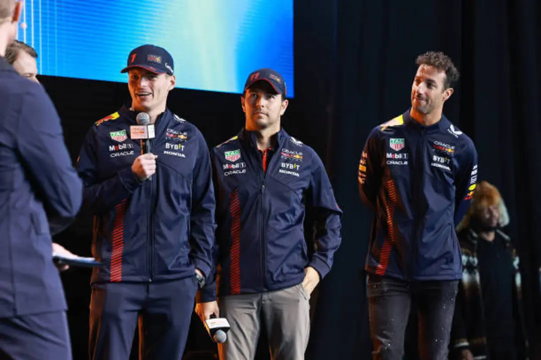 Max Verstappen, Sergio Pérez y Daniel Ricciardo en la presentación del RB19 | Fuente: Getty Images