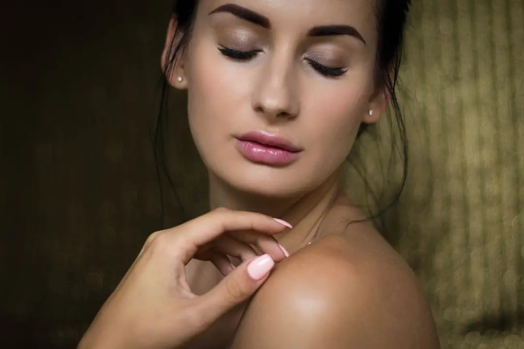 Trucos de belleza para brillar en San Valentín / Pexels