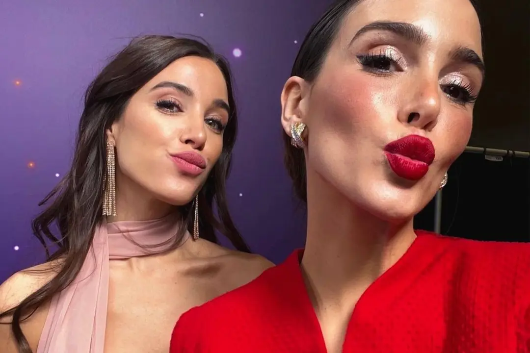 Rocío Osorno y su amiga Teresa Bass, en un selfie durante la gala de los Goya 2023 / Instagram @rocioosorno