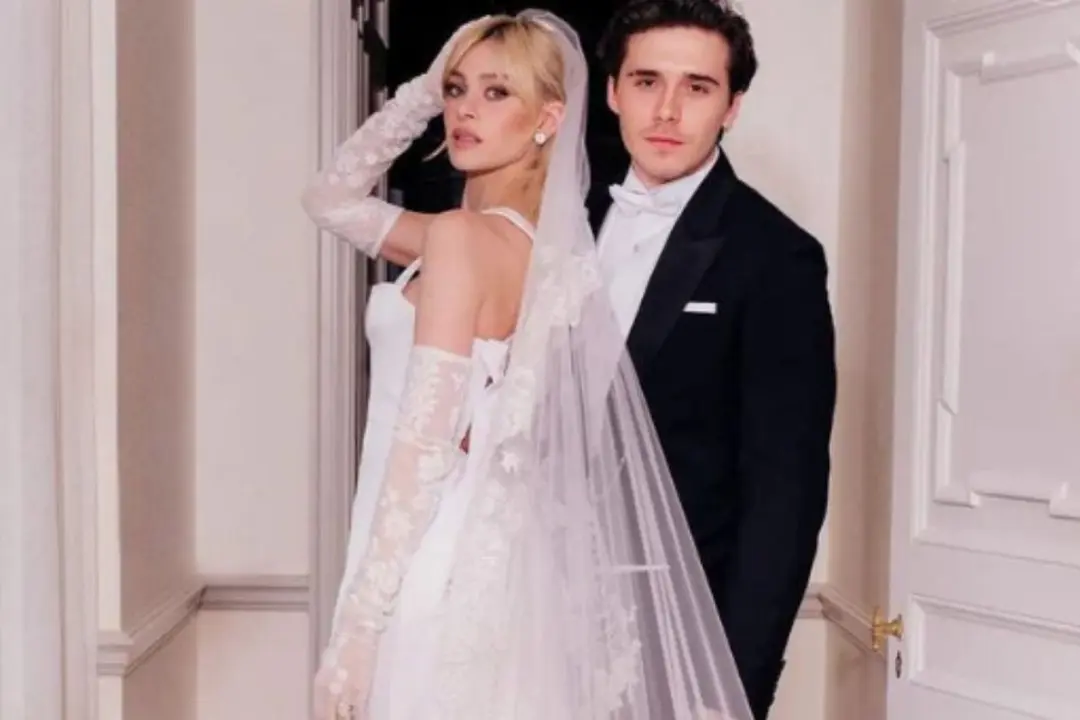 Nicola Pelz y Brooklyn Beckham el día de su boda en Palm Beach / Instagram @voguemagazine