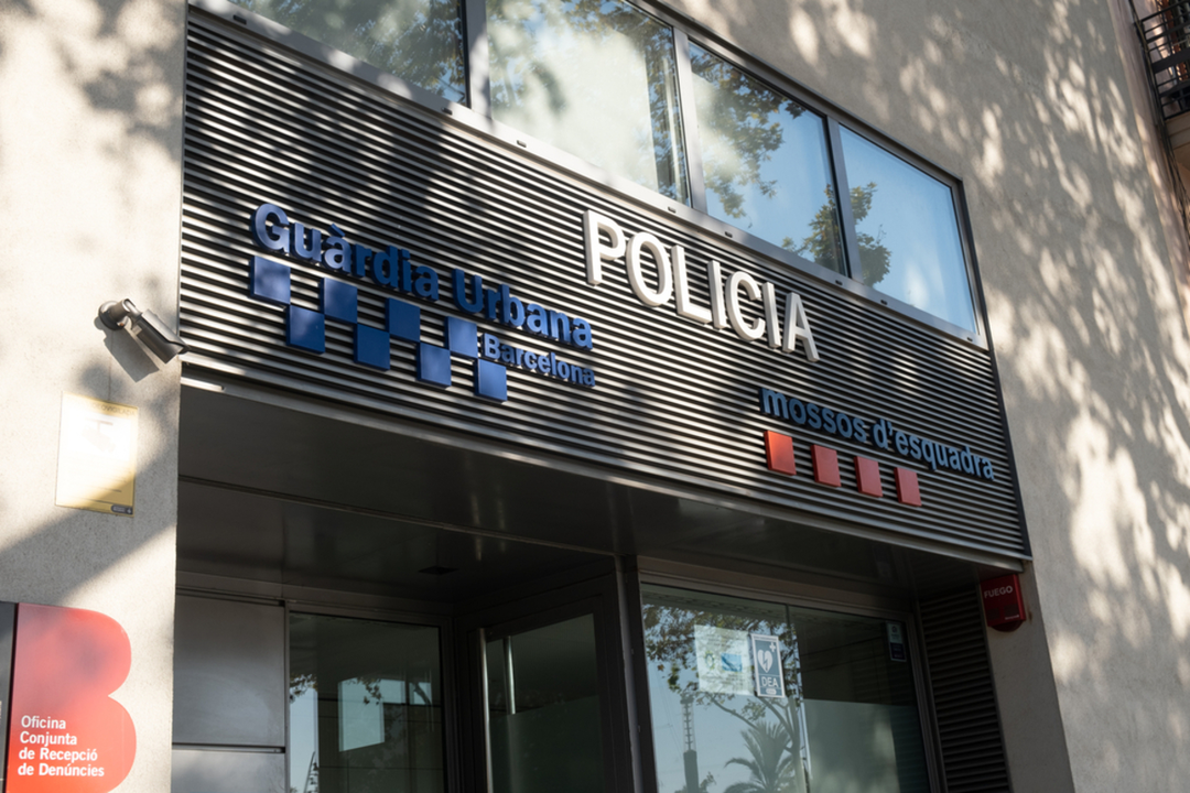 Comisaria de policía en Barcelona | Fuente: Deposit Photos