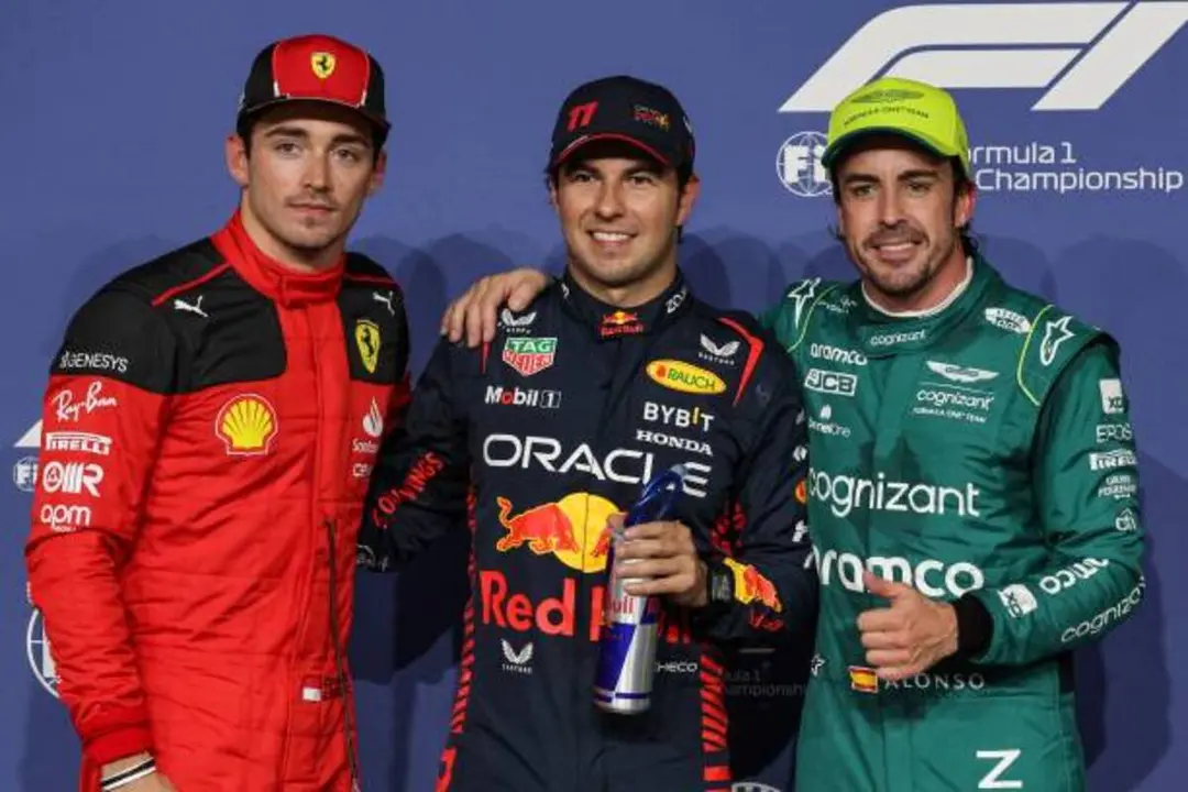 Charles Leclerc, Sergio Pérez y Fernando Alonso tras la clasificación del Gran Premio de Arabia Saudí 2023 | Fuente: Getty Images